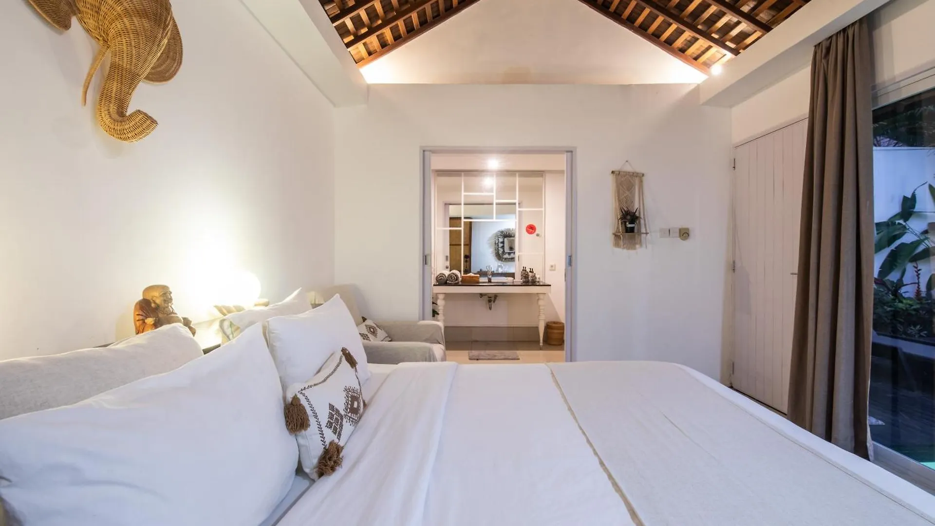 1-Br Private Pool Wander Villa Seminyak Kunti Utara St
