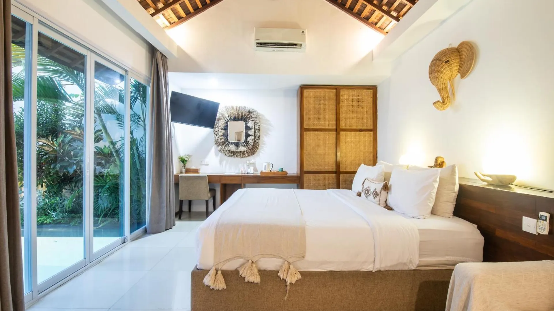 1-Br Private Pool Wander Villa Seminyak Kunti Utara St